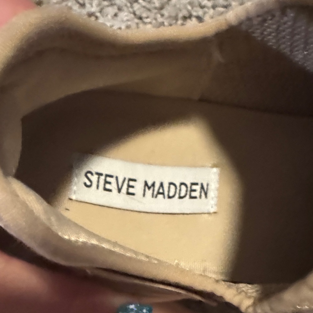 NWOT Steve Madden Women's Beige Gold Gemstones Textured Sneakers - Picture 2 of 7